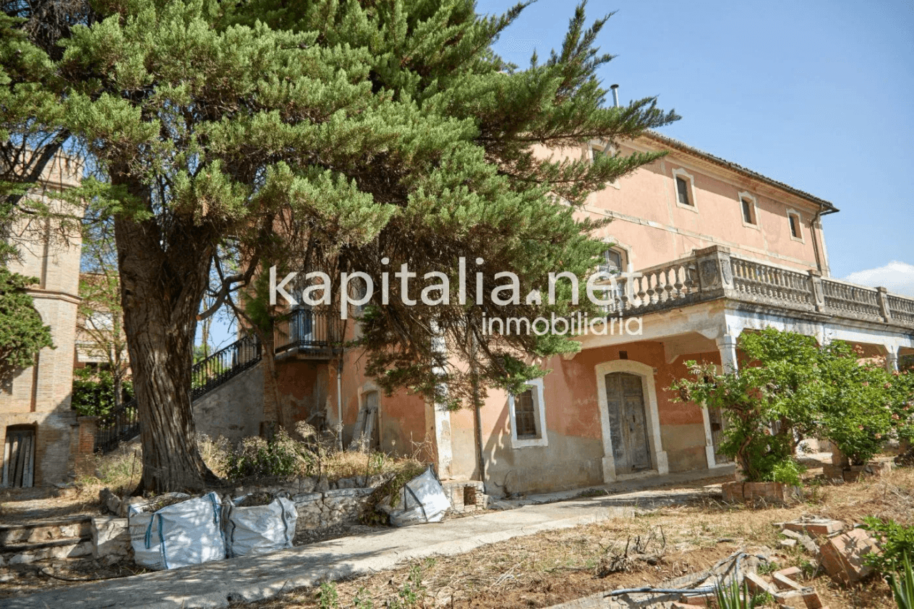Casa señorial del siglo XIX a la venta en Bocairent (Valencia)