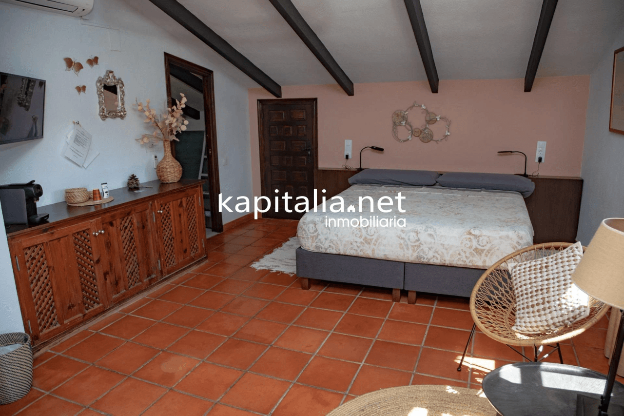 Villa for sale in Ontinyent with licence for Airbnb.