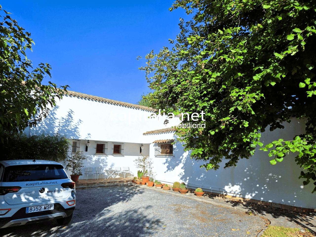 We present this magnificent villa located 2 km from the town of Ontinyent