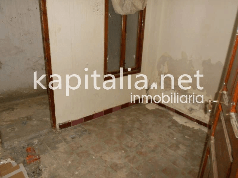 Piso en planta baja en la localidad de Bocairent. Negociable.