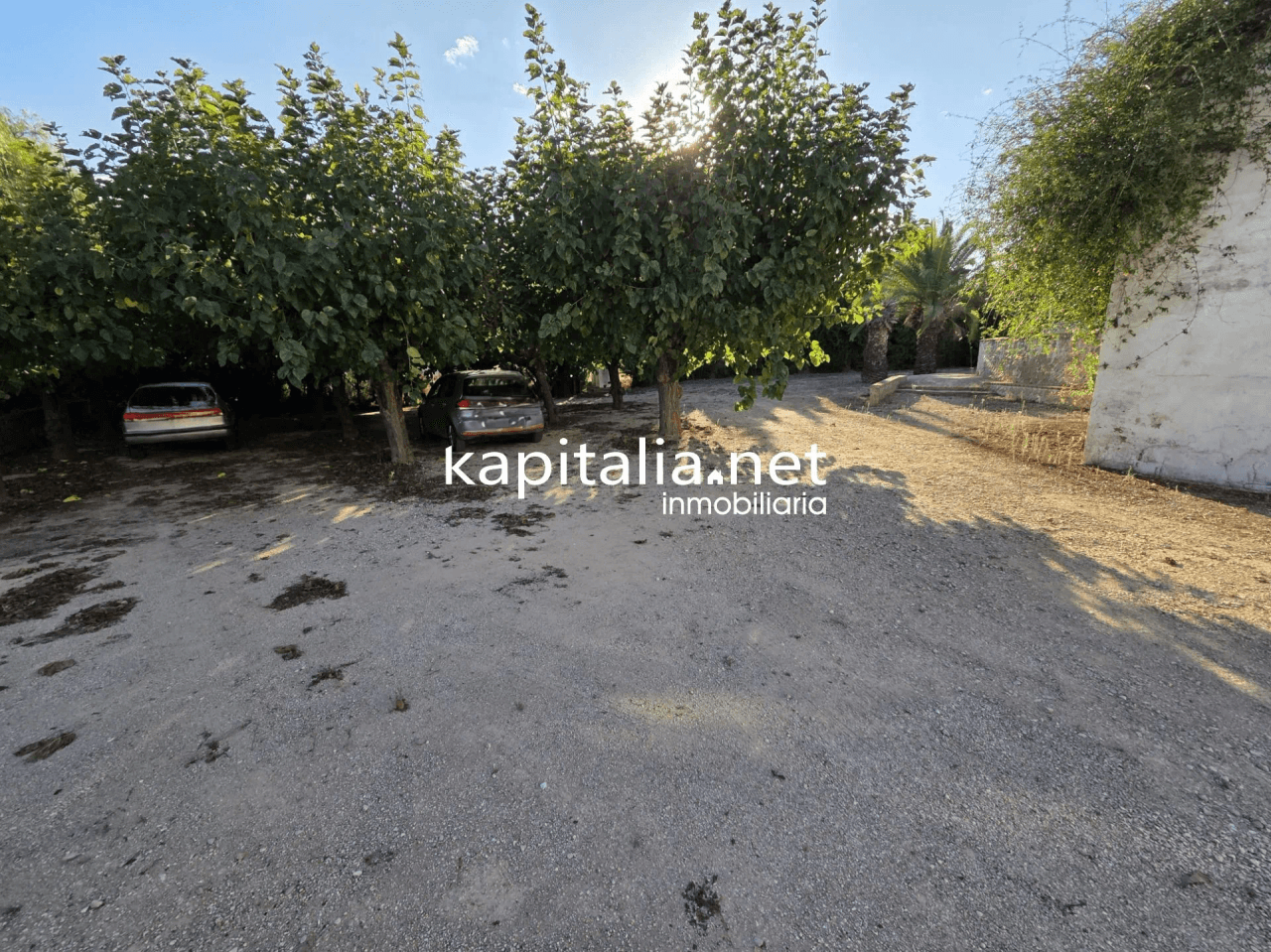 We present this magnificent villa located 2 km from the town of Ontinyent