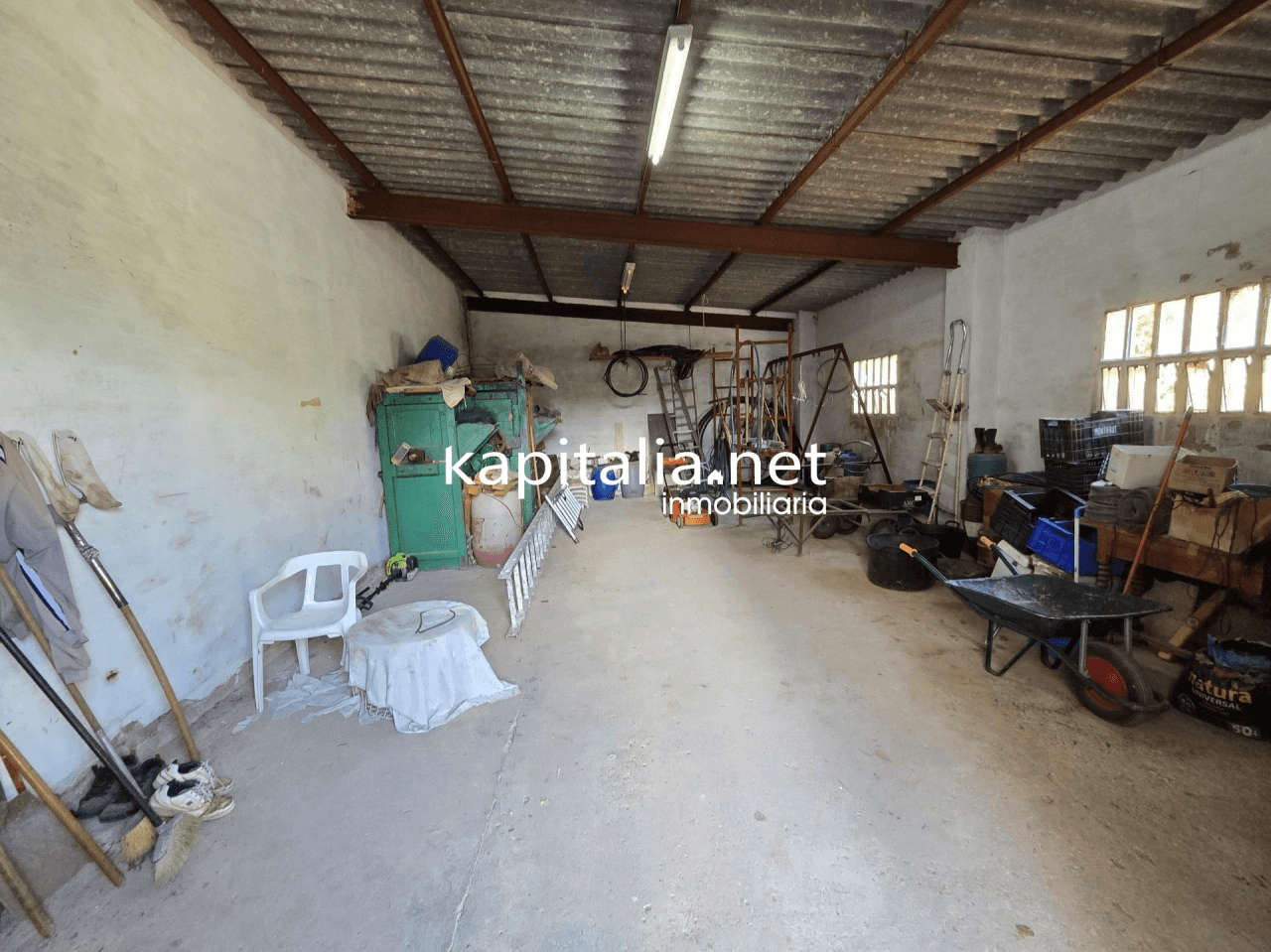 We present this magnificent villa located 2 km from the town of Ontinyent