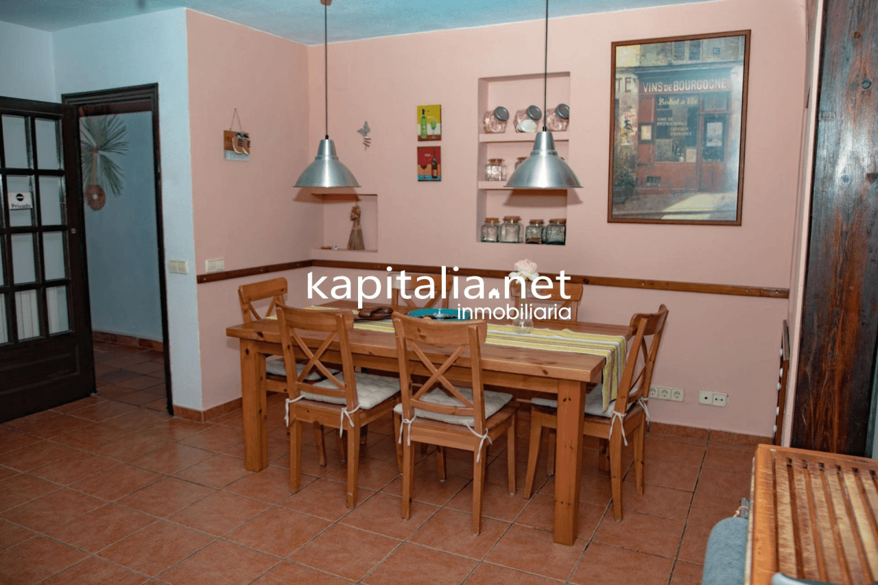 Villa for sale in Ontinyent with licence for Airbnb.
