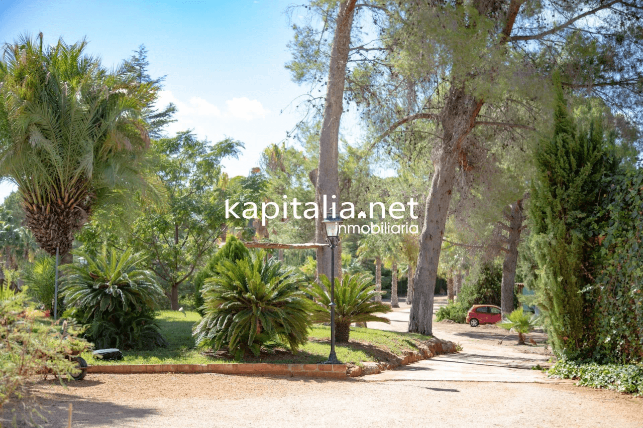 Villa for sale in Ontinyent with licence for Airbnb.
