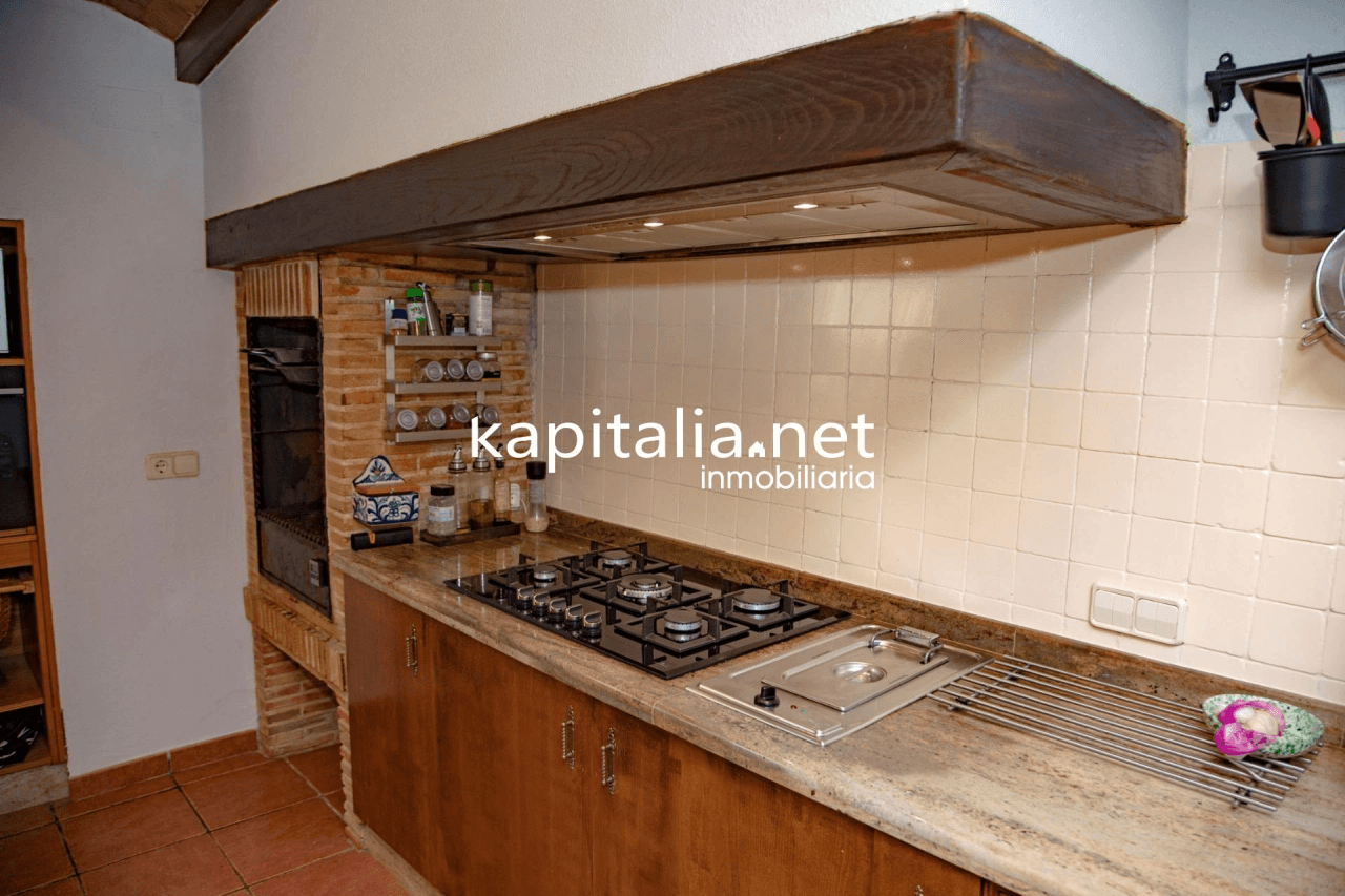 Villa for sale in Ontinyent with licence for Airbnb.