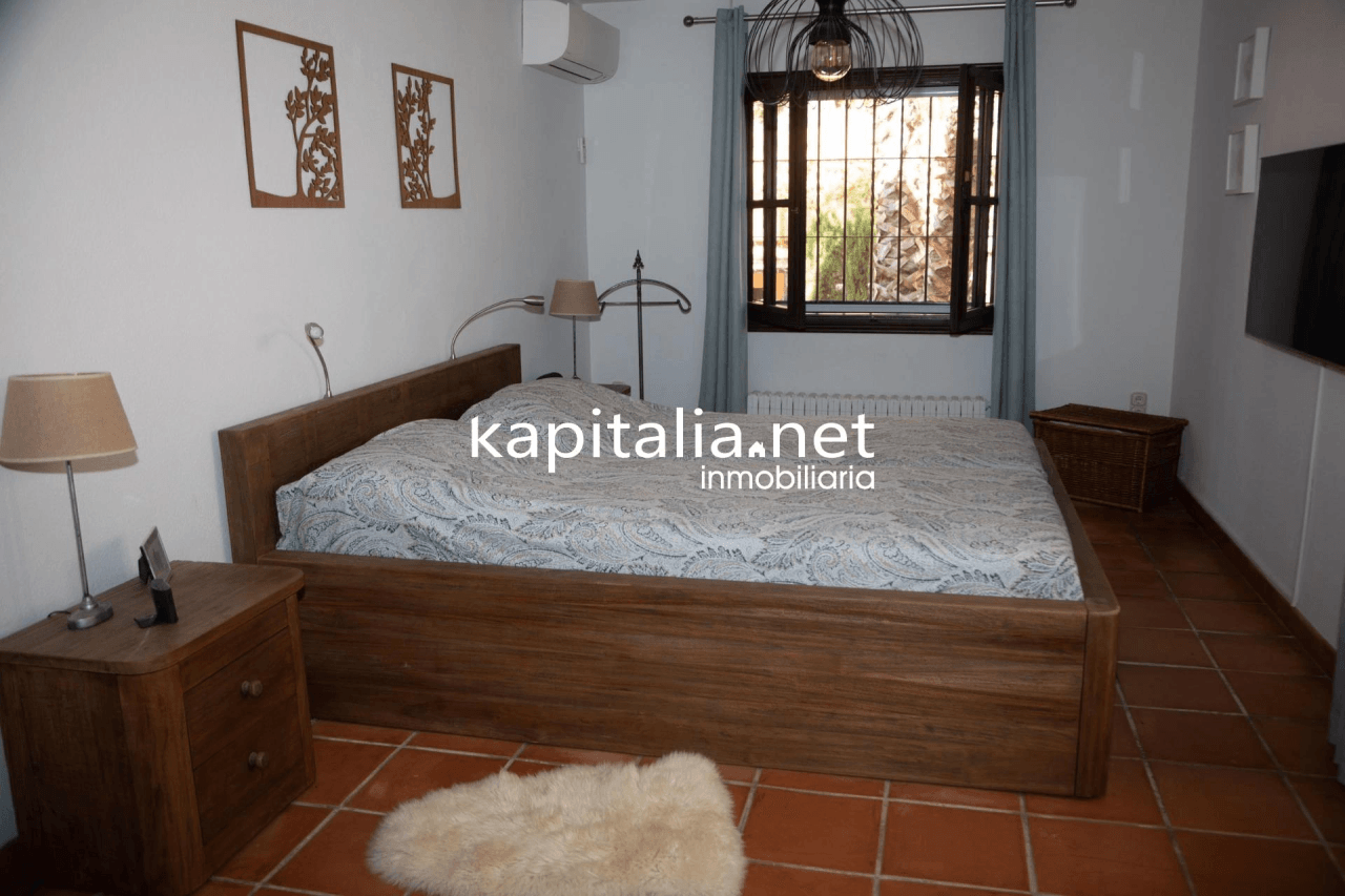 Villa for sale in Ontinyent with licence for Airbnb.