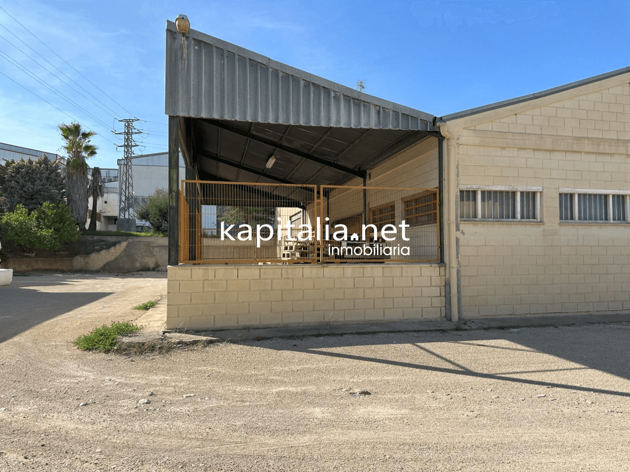 NAVE CON SALA DE EXPOSICIÓN A LA VENTA EN ONTINYENT