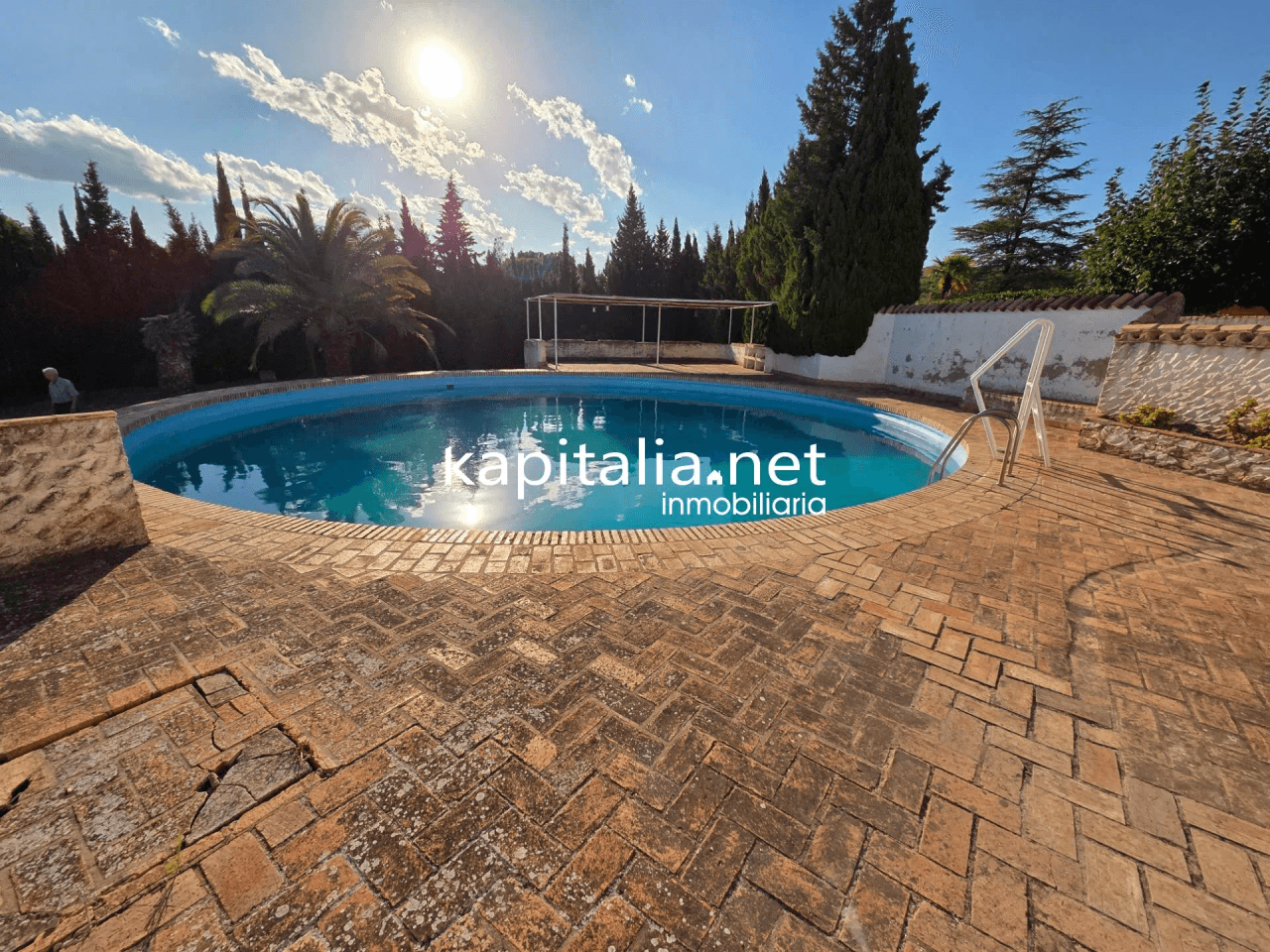 We present this magnificent villa located 2 km from the town of Ontinyent