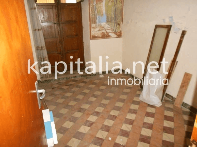 Piso en planta baja en la localidad de Bocairent. Negociable.