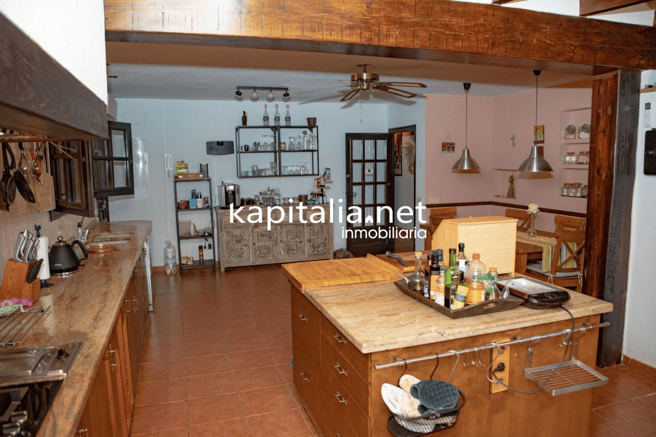 Villa for sale in Ontinyent with licence for Airbnb.