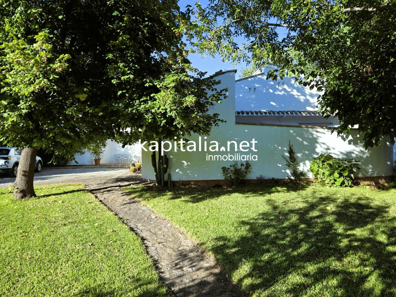 We present this magnificent villa located 2 km from the town of Ontinyent