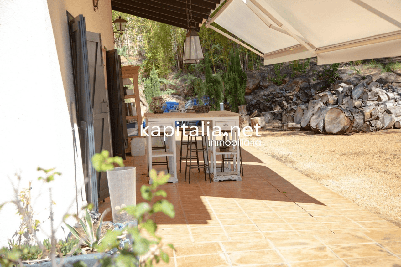 Villa for sale in Ontinyent with licence for Airbnb.
