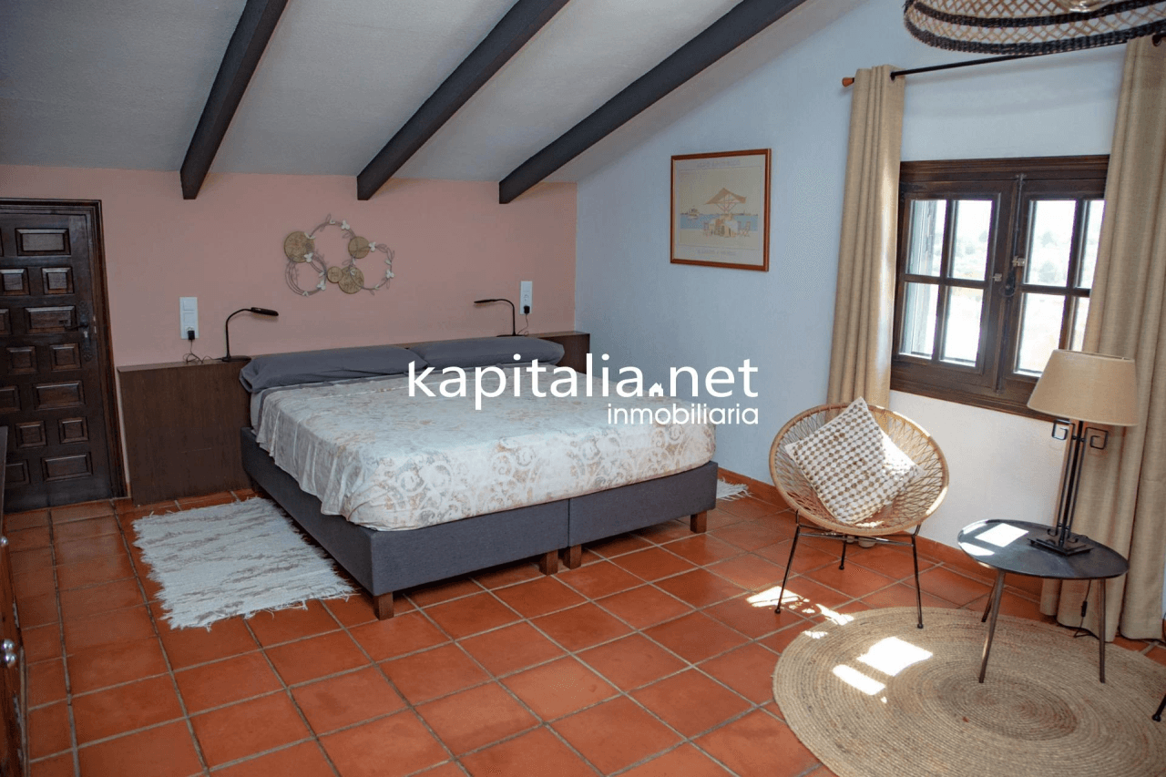 Villa for sale in Ontinyent with licence for Airbnb.