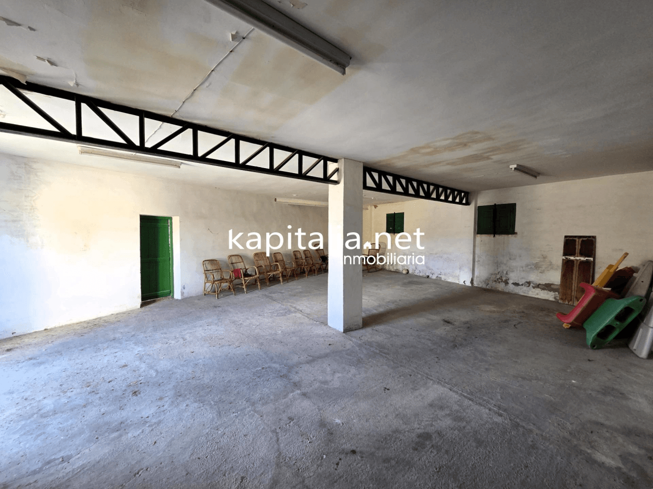 We present this magnificent villa located 2 km from the town of Ontinyent