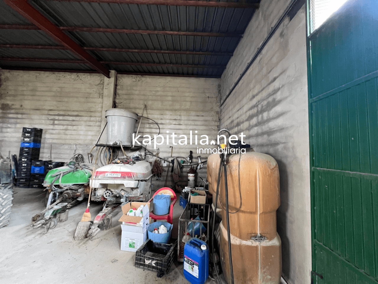 Parcela con almacén a la venta en Albaida