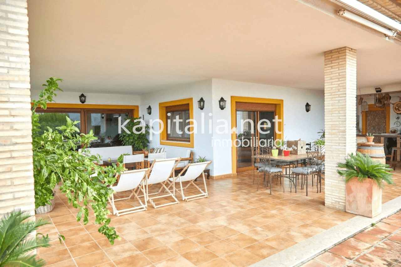 Fantastic villa for sale in Valencia