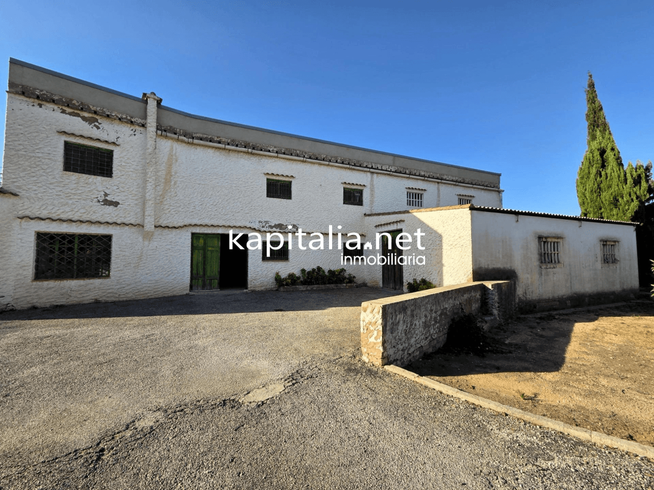 We present this magnificent villa located 2 km from the town of Ontinyent