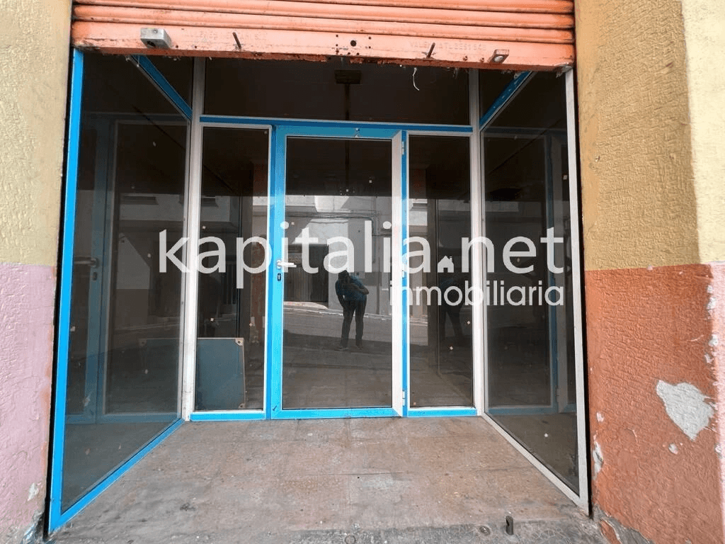PISO Y BAJO COMECIAL CENTRICO A LA VENTA EN LA LLOSA DE RANES