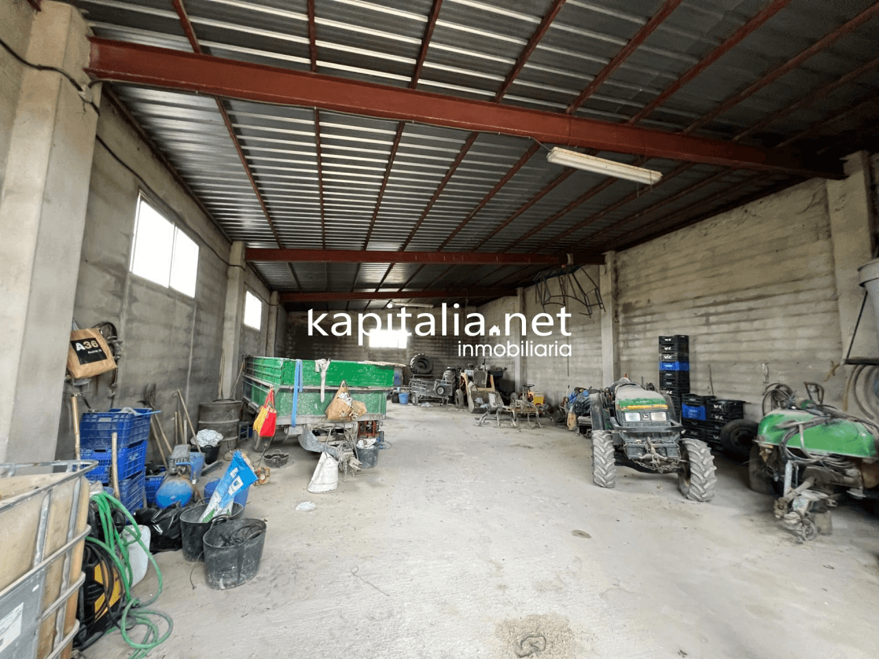 Parcela con almacén a la venta en Albaida