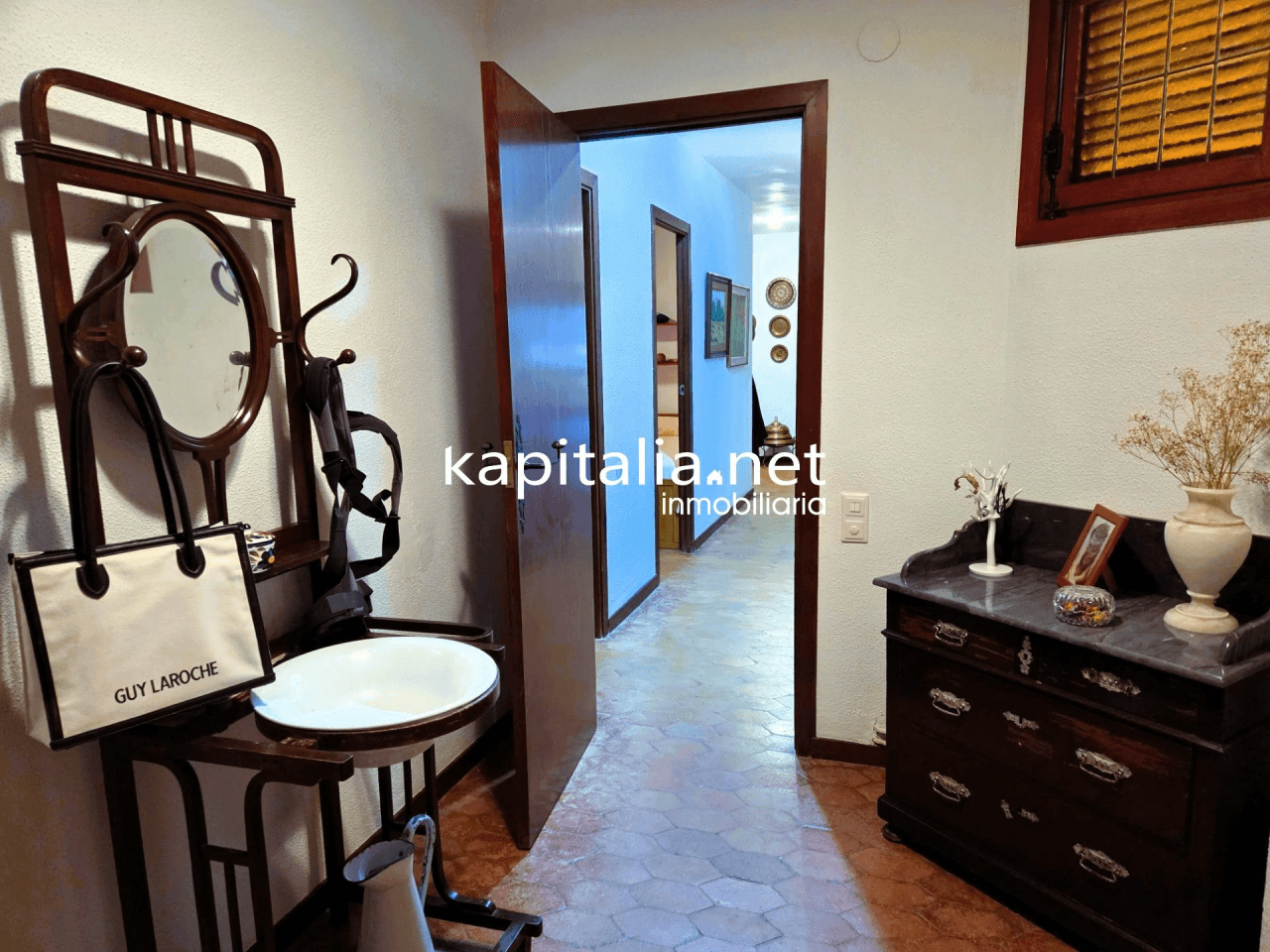 We present this magnificent villa located 2 km from the town of Ontinyent
