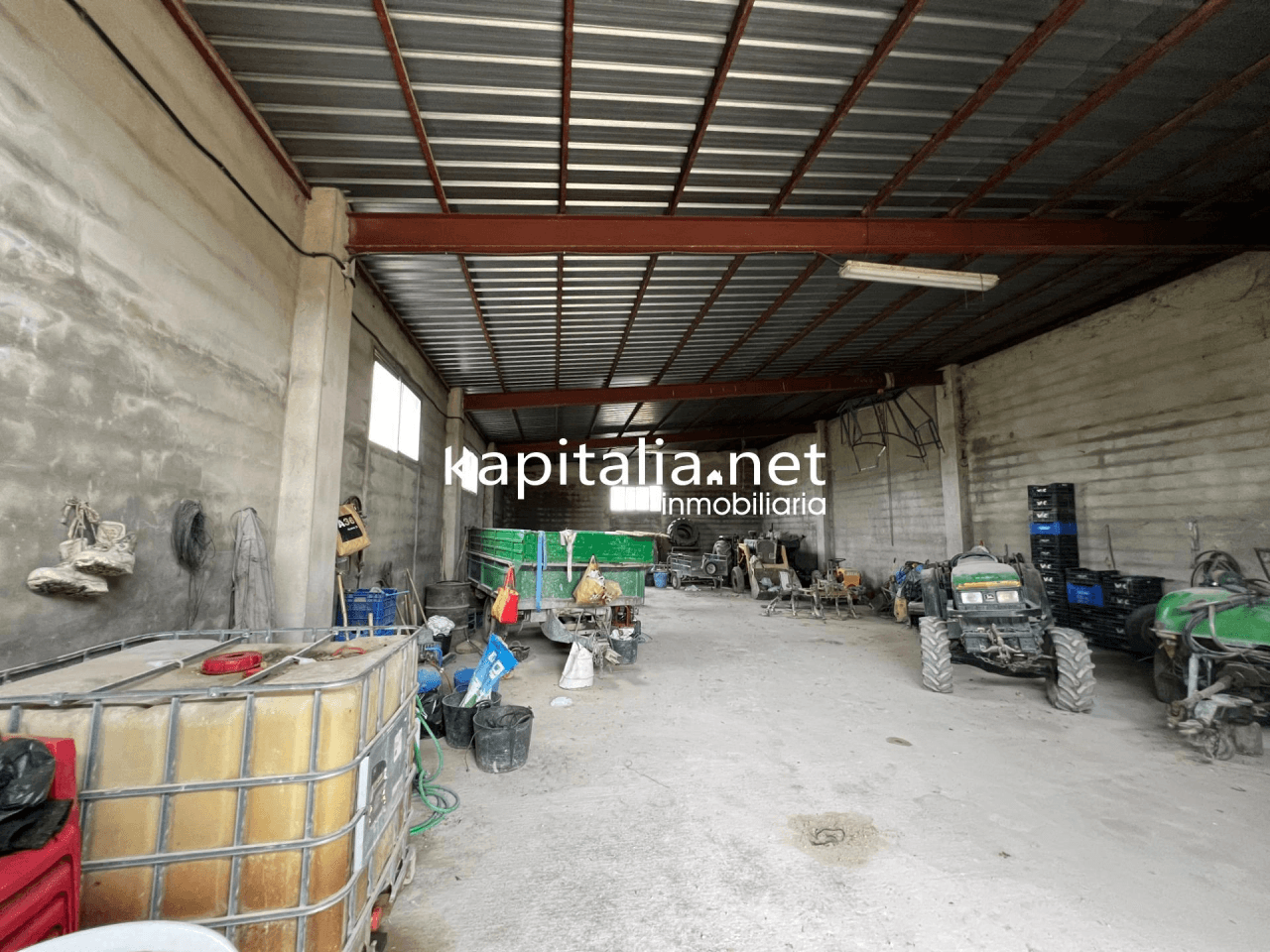 Parcela con almacén a la venta en Albaida