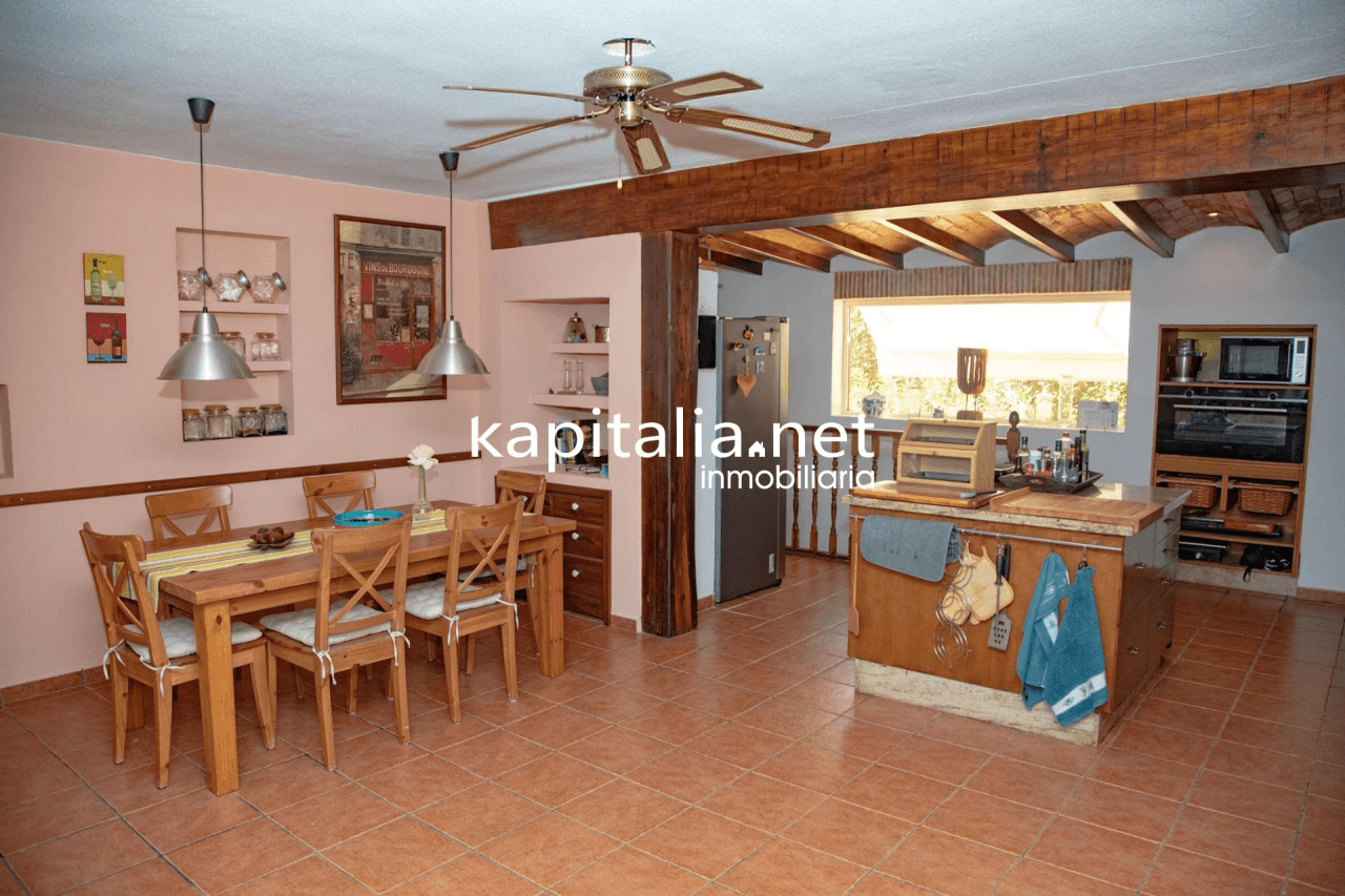 Villa for sale in Ontinyent with licence for Airbnb.