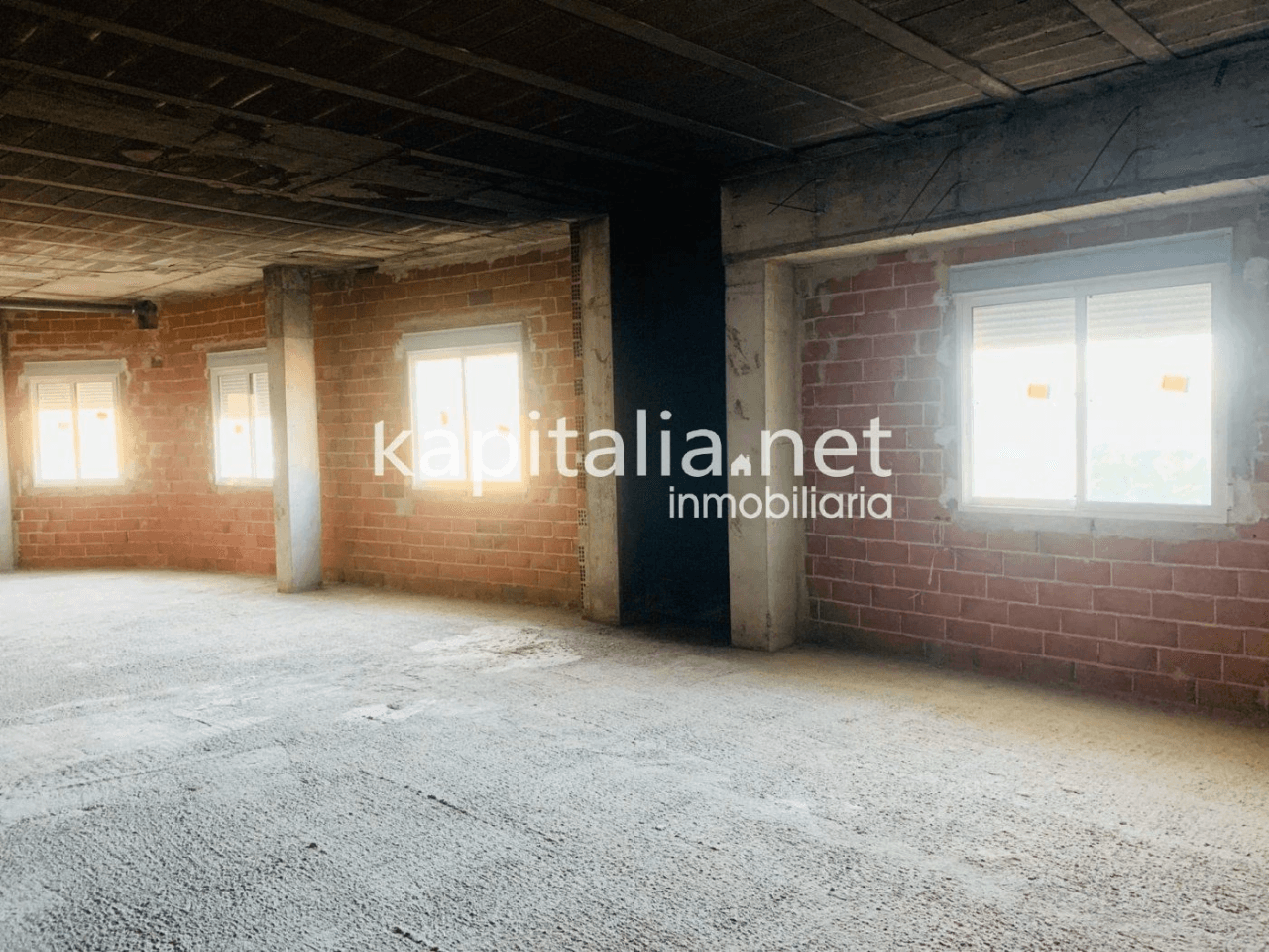 Local comercial en Albaida.