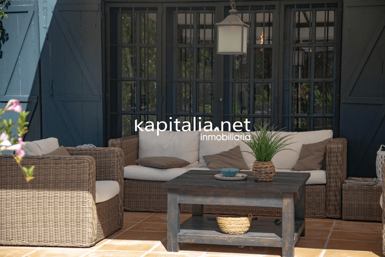 Villa for sale in Ontinyent with licence for Airbnb.