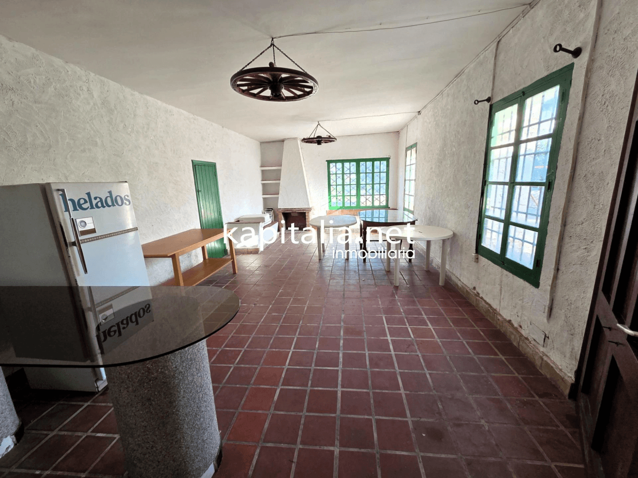 We present this magnificent villa located 2 km from the town of Ontinyent