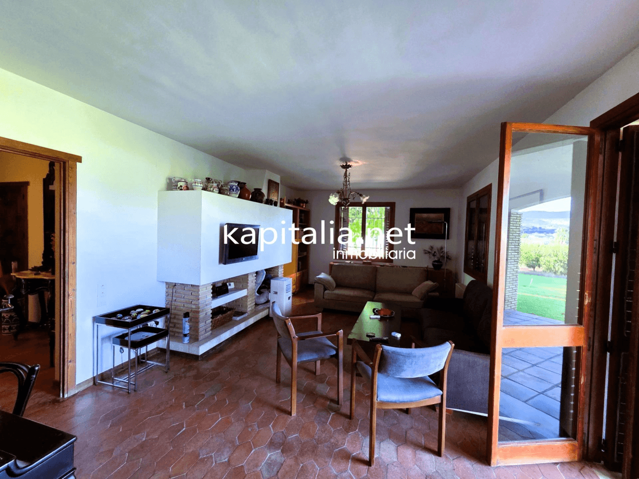 We present this magnificent villa located 2 km from the town of Ontinyent