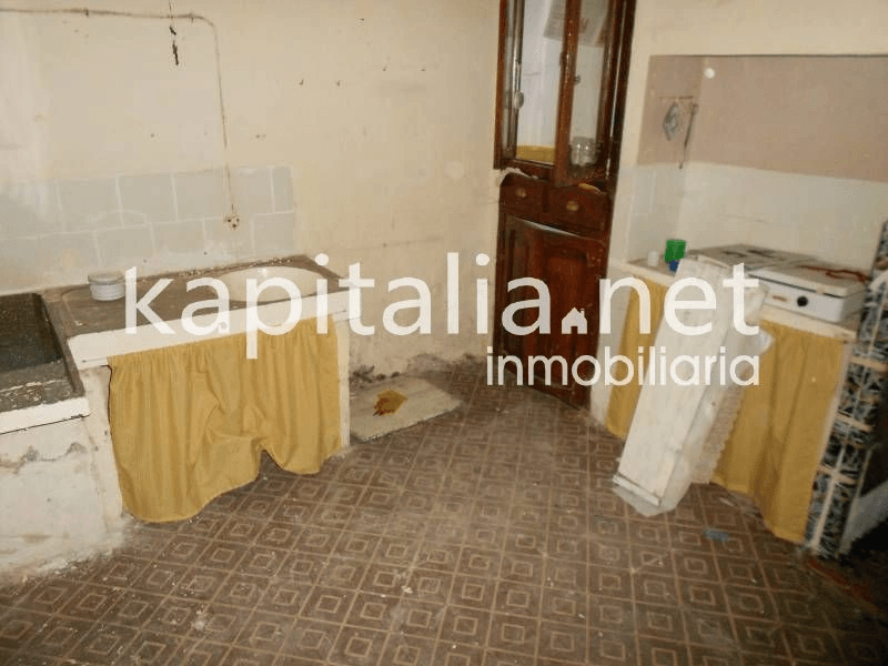 Piso en planta baja en la localidad de Bocairent. Negociable.