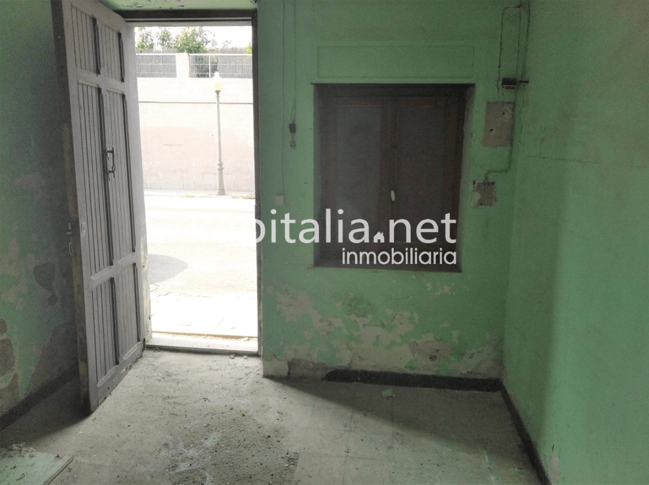 CASA JUNTO CON LOCAL EN VENTA PUEBLO DE BOCAIRENT.