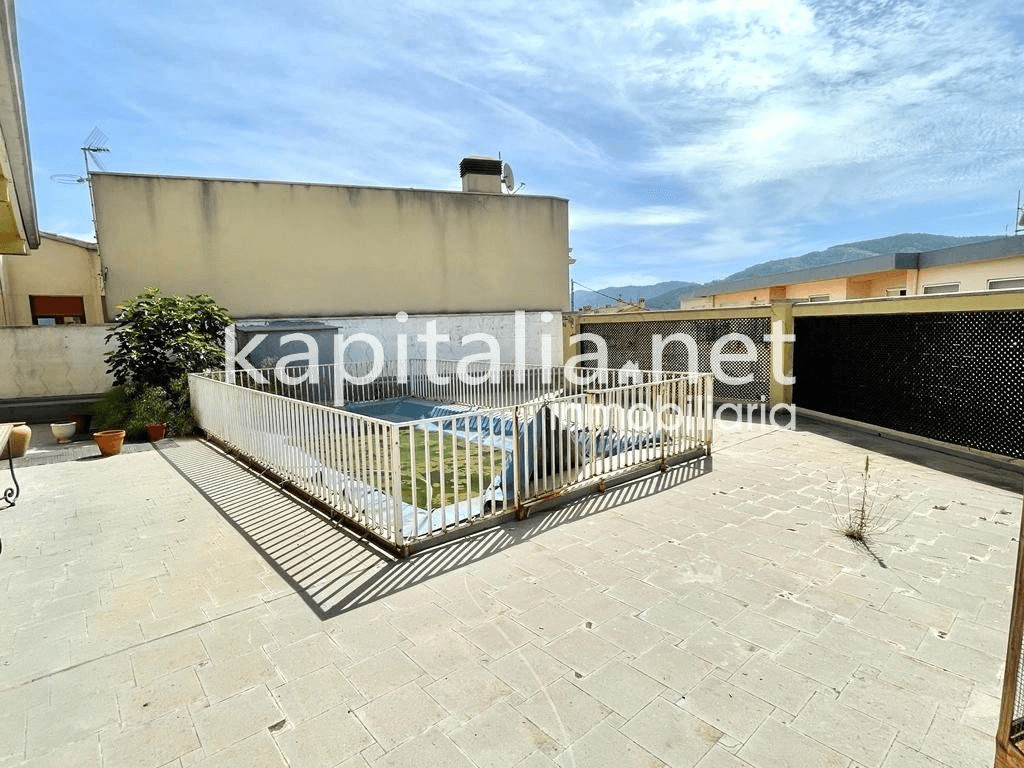 Casa + Local a la venta en Bocairent.