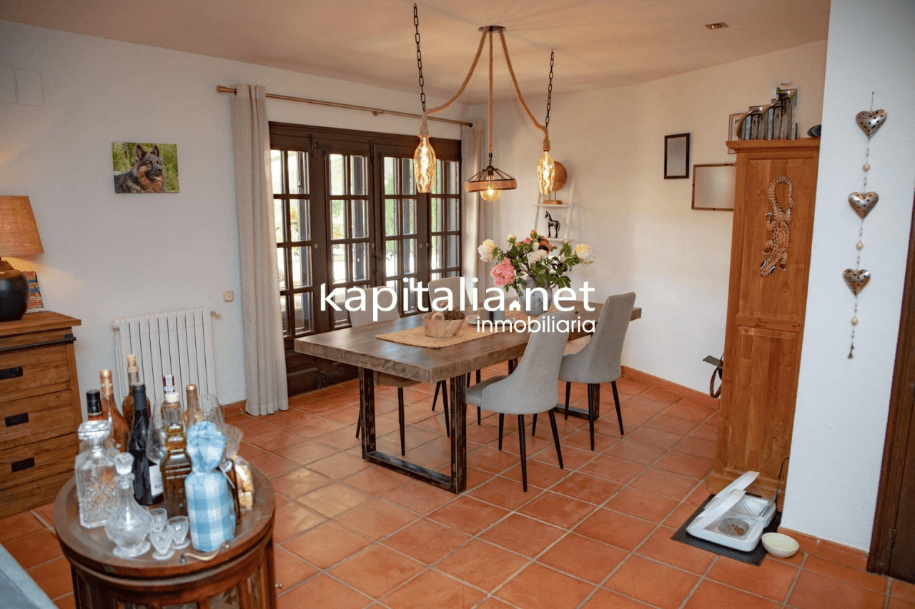 Villa for sale in Ontinyent with licence for Airbnb.