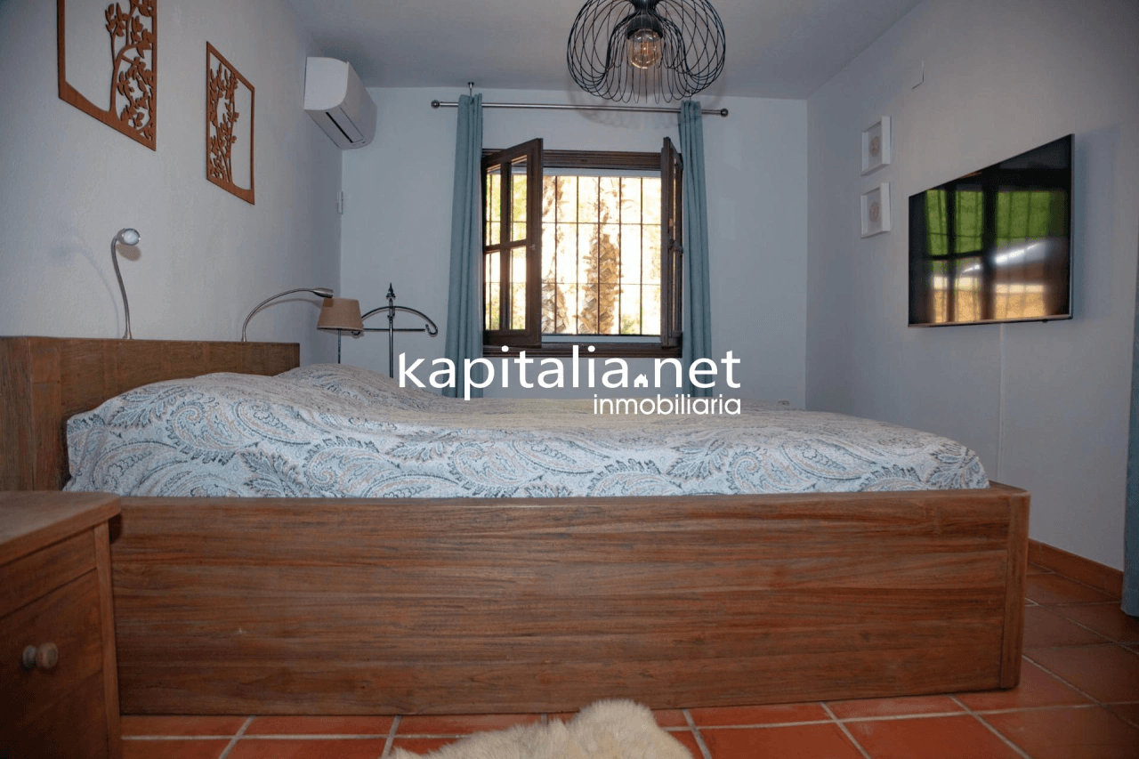 Villa for sale in Ontinyent with licence for Airbnb.
