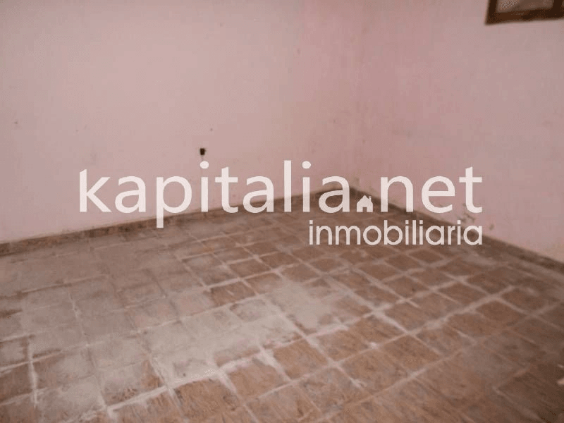 Piso en planta baja en la localidad de Bocairent. Negociable.