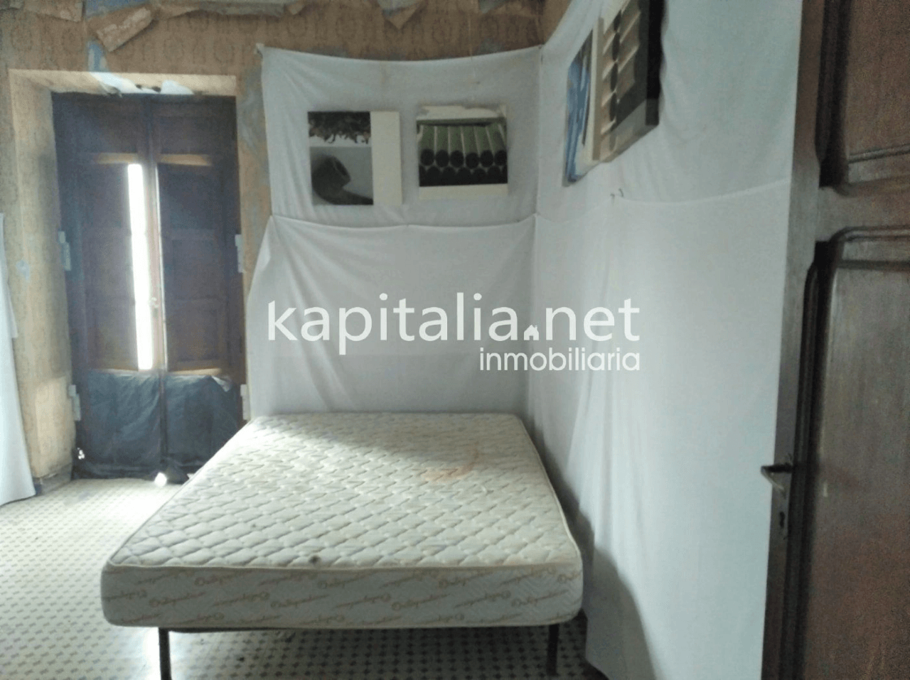 CASA JUNTO CON LOCAL EN VENTA PUEBLO DE BOCAIRENT.