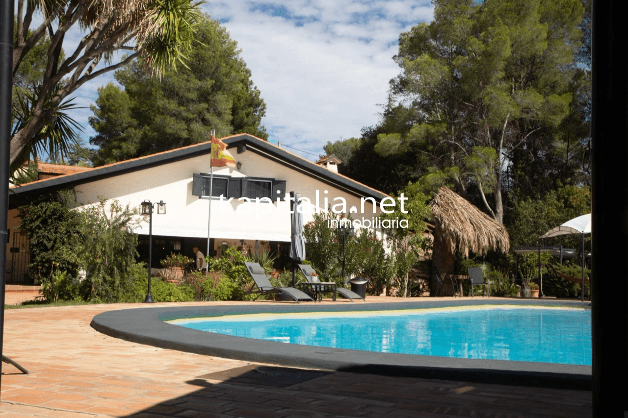 Villa for sale in Ontinyent with licence for Airbnb.