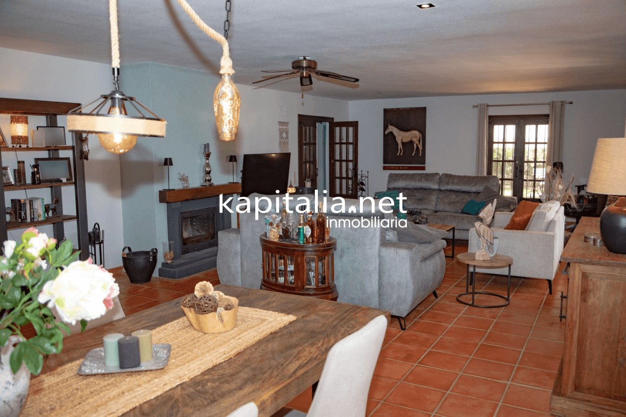 Villa for sale in Ontinyent with licence for Airbnb.