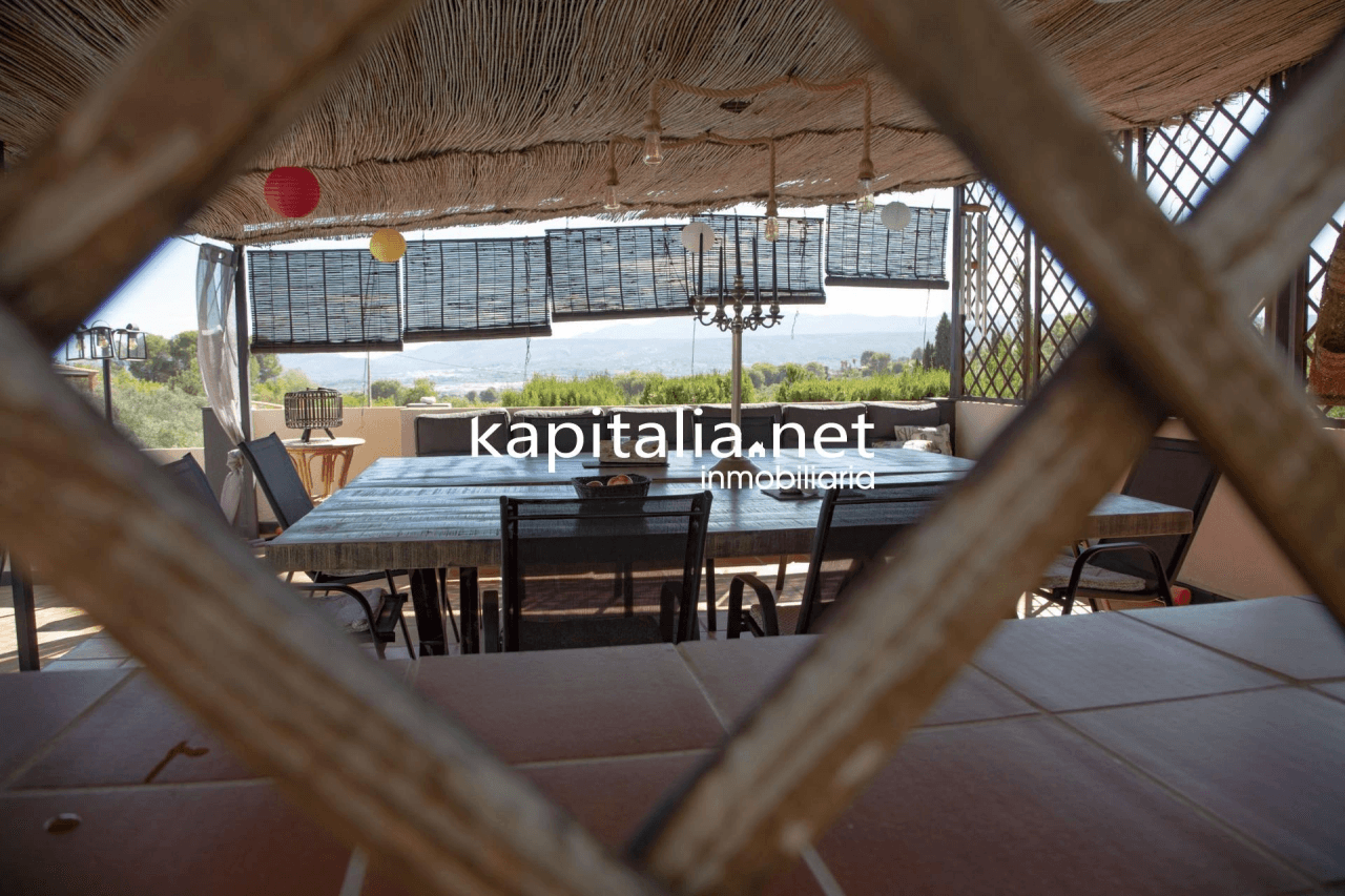 Villa for sale in Ontinyent with licence for Airbnb.