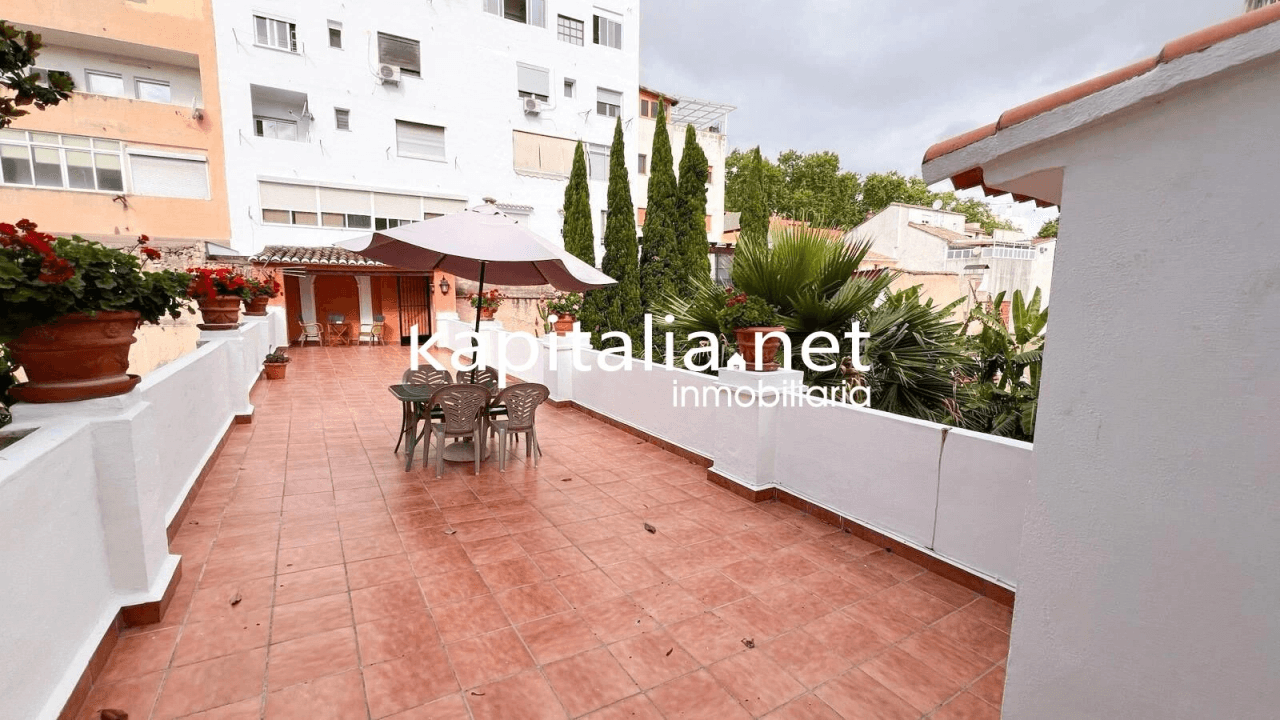 RURAL HOUSE FOR SALE IN THE CENTRE OF XATIVA