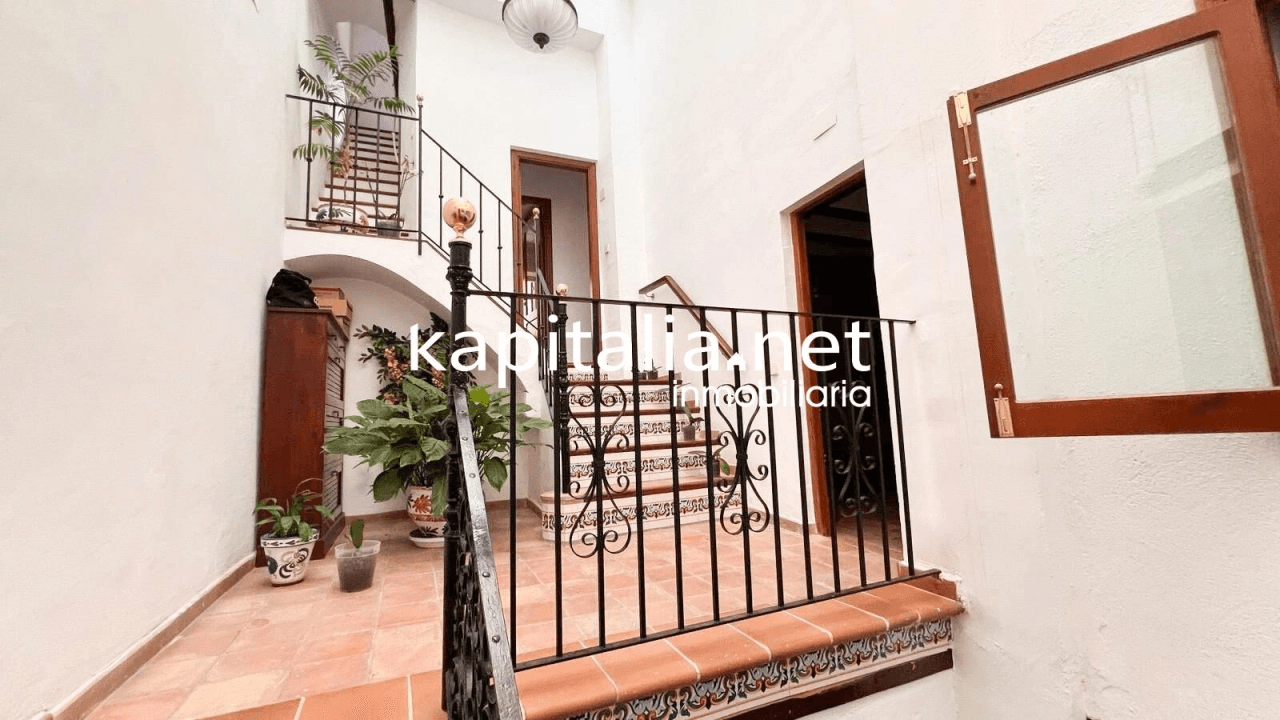 RURAL HOUSE FOR SALE IN THE CENTRE OF XATIVA