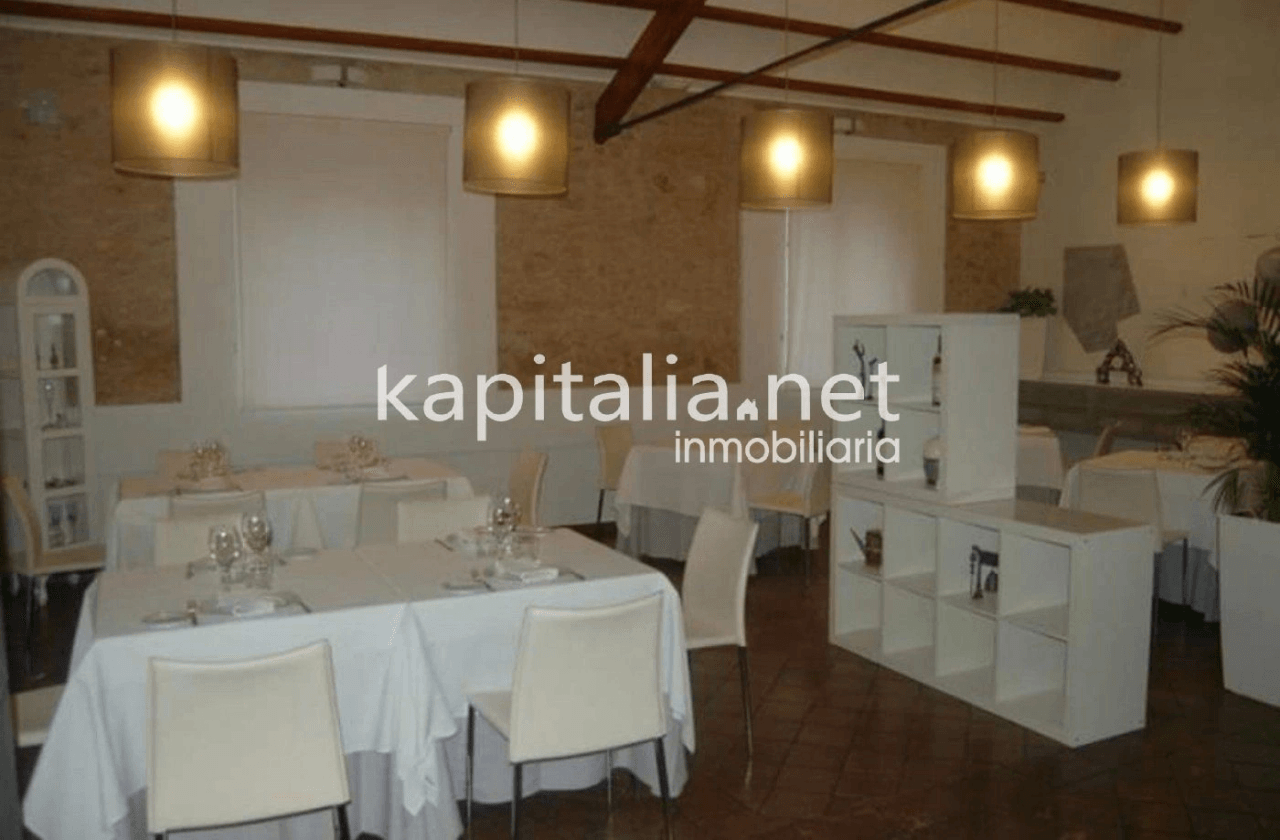 CASA JUNTO CON LOCAL EN VENTA PUEBLO DE BOCAIRENT.