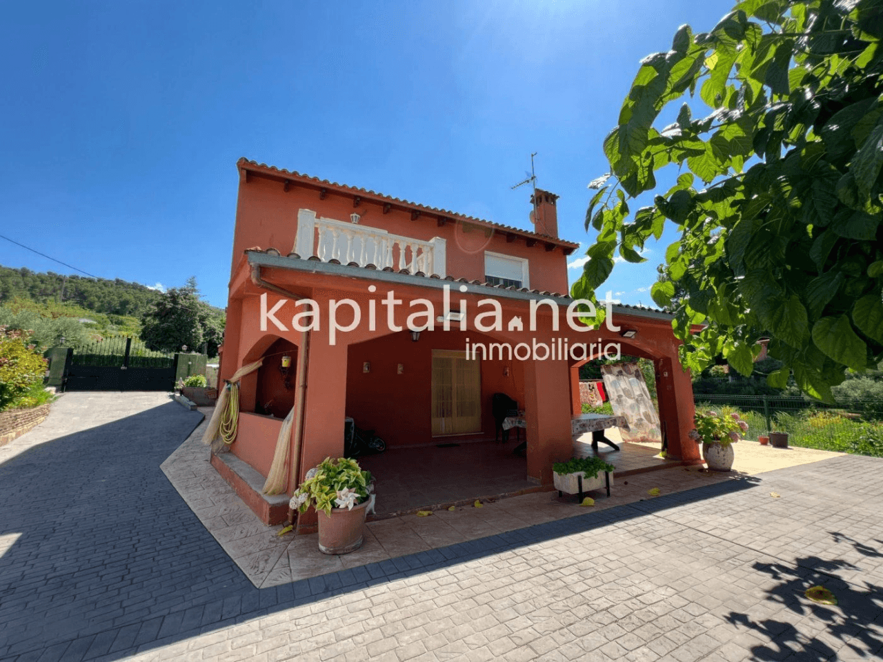 Magnificent villa for sale in Ontinyent, 1.5km from the town.