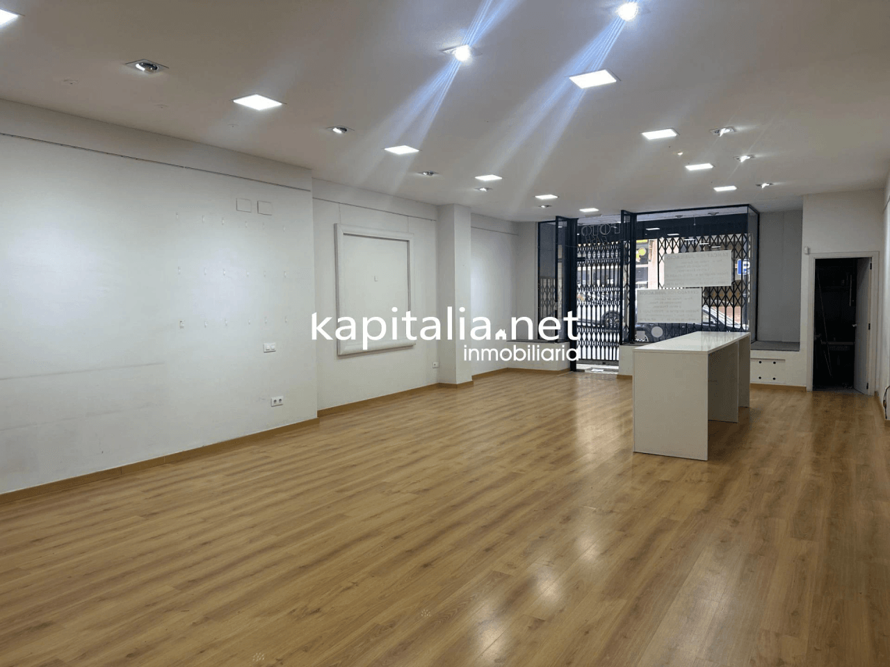 LOCAL COMERCIAL EN AVENIDA PRINCIPAL DE ONTINYENT