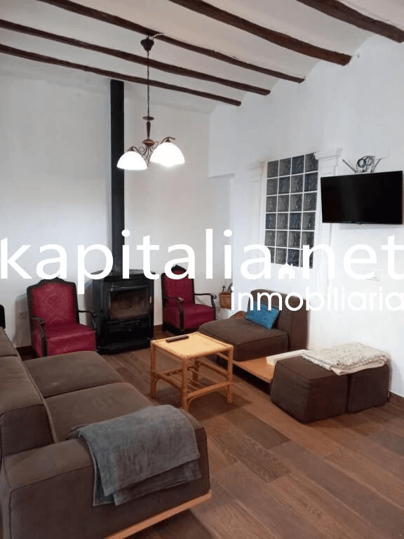 Alquiler de casa amplia en Navarrés ideal para empresas – Gran capacidad y totalmente equipada