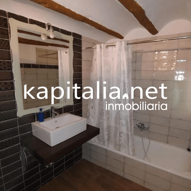 Alquiler de casa amplia en Navarrés ideal para empresas – Gran capacidad y totalmente equipada