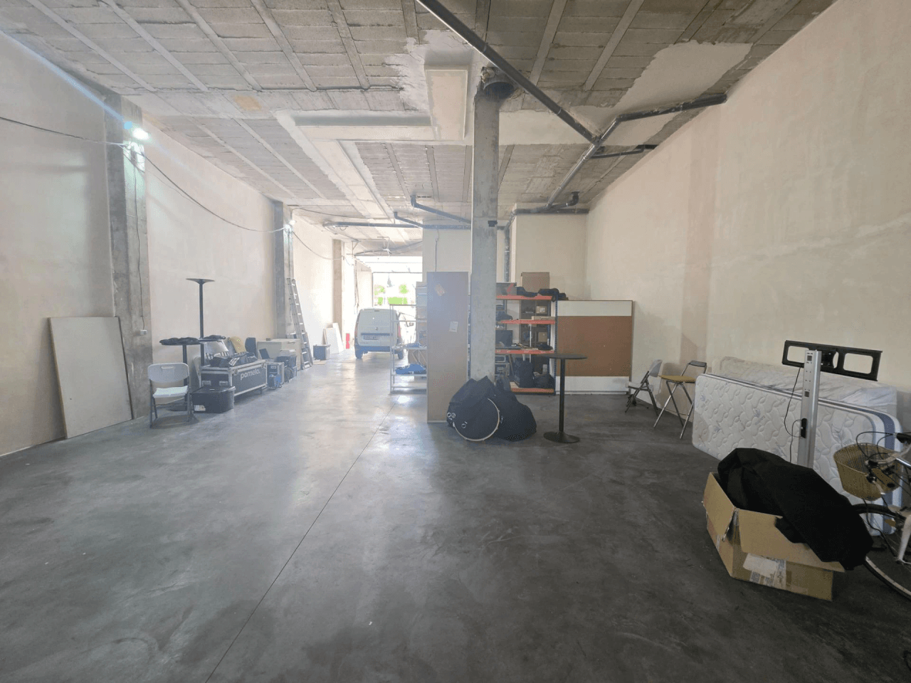 Amplio Local con acceso a vehículos , en Ontinyent , solo en KAPITALIA!!!!!