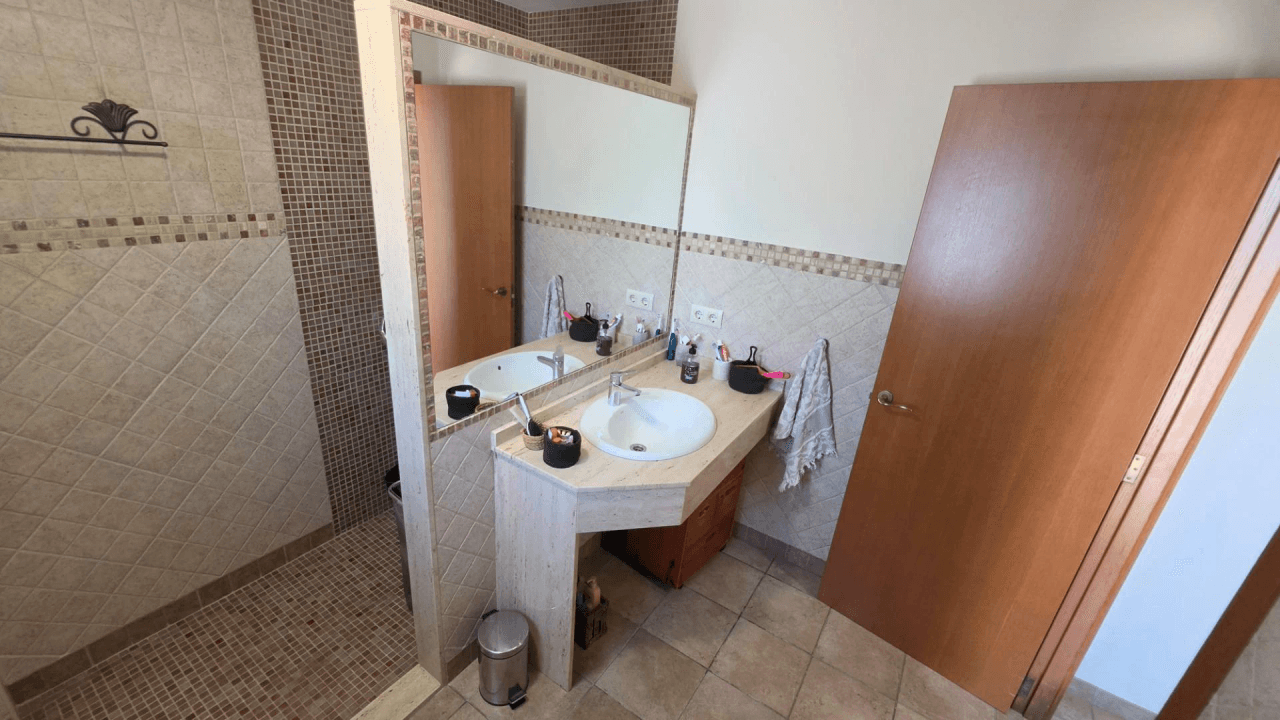 Villa for Sale in Ontinyent