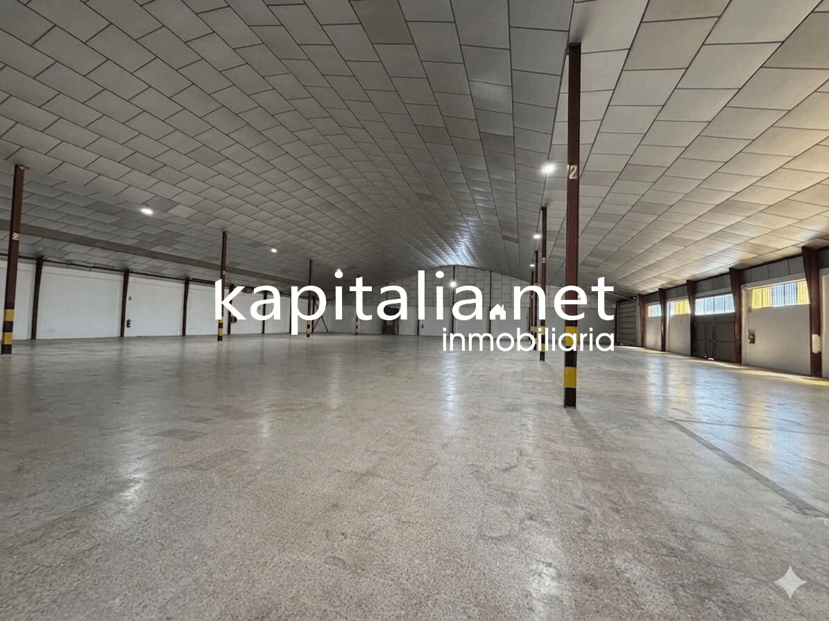 Nave junto Avenida del textil.